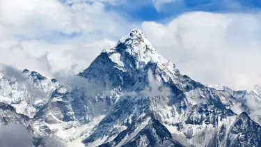 Everest Dağı’nda ilk Covid-19 vakası görüldü