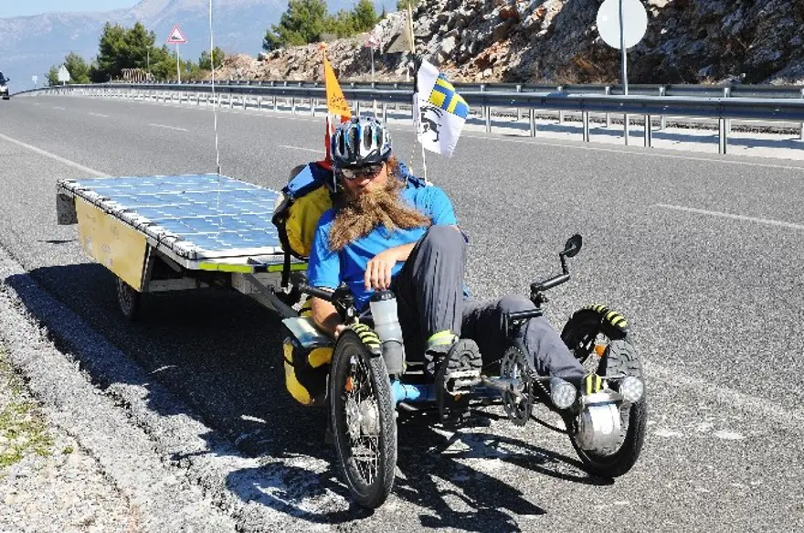 Güneş enerjili bisikletiyle dünyayı geziyor 2