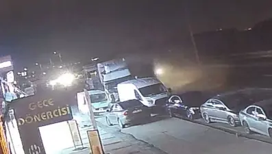 Şoför öksürük krizine girdi, TIR ile 5 araca çarptı