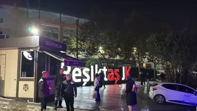 Beşiktaş'ta derbi öncesi taraftar arasında silahlı kavga