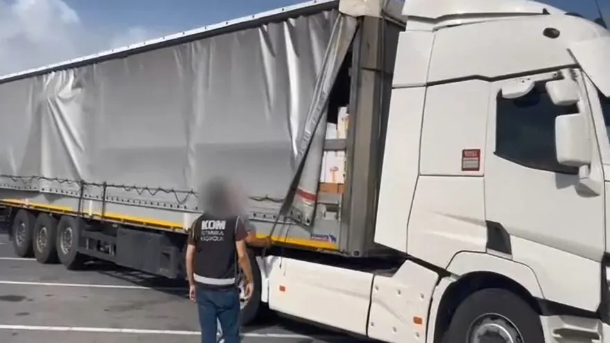 Kaçak alkollere barkod basıp satıyorlarmış: Litrelerce ele geçirildi 3