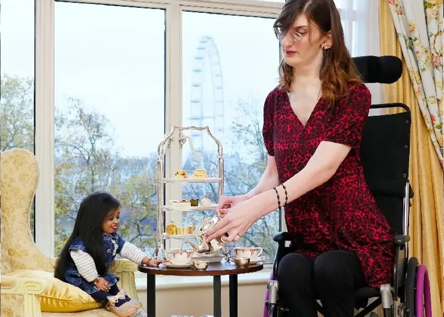 Dünyanın en uzun ve en kısa kadını ilk kez bir araya geldi 6