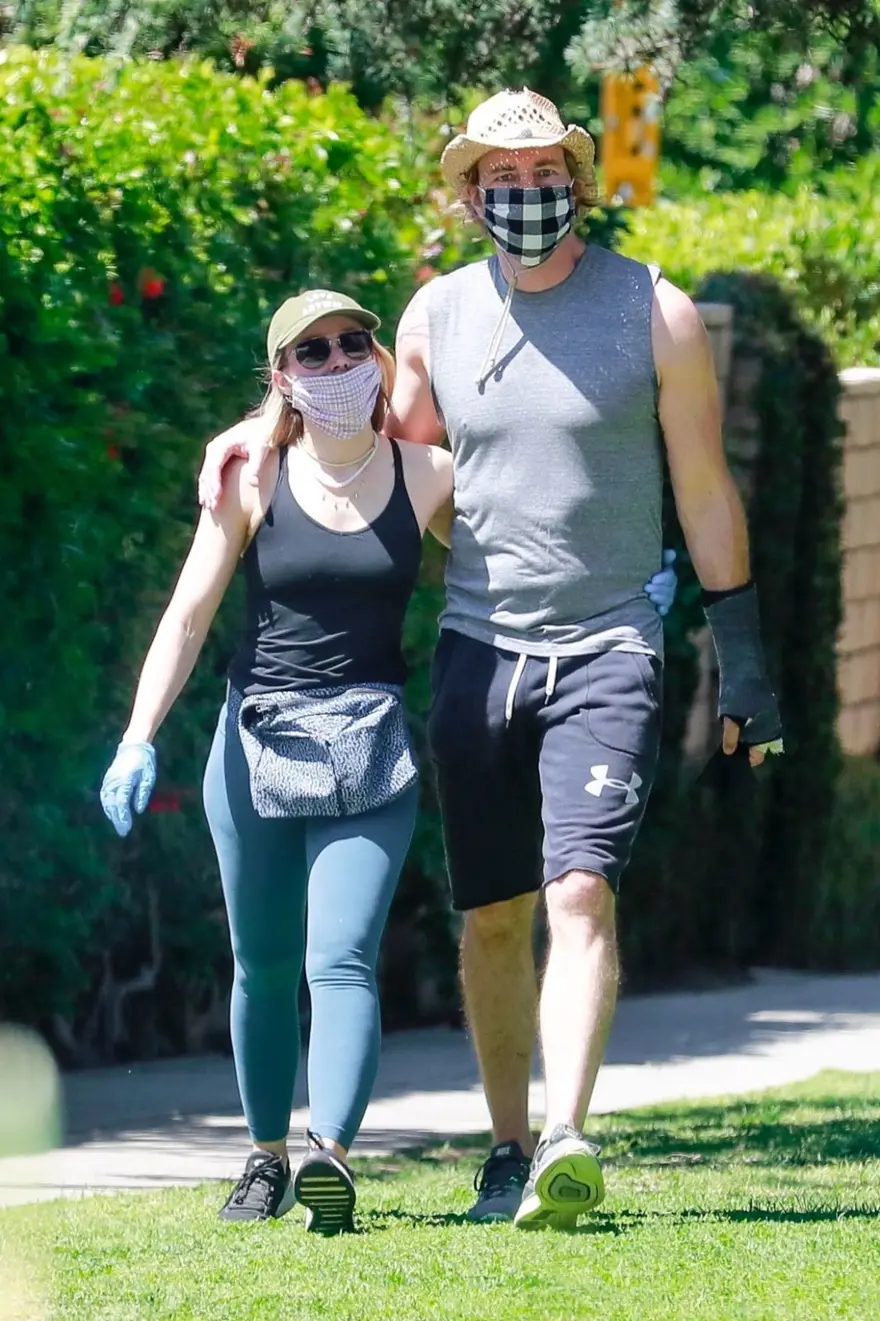 Kristen Bell ve Dax Shepard yürüyüşte (Corona virüs günlerinde aşk) 1