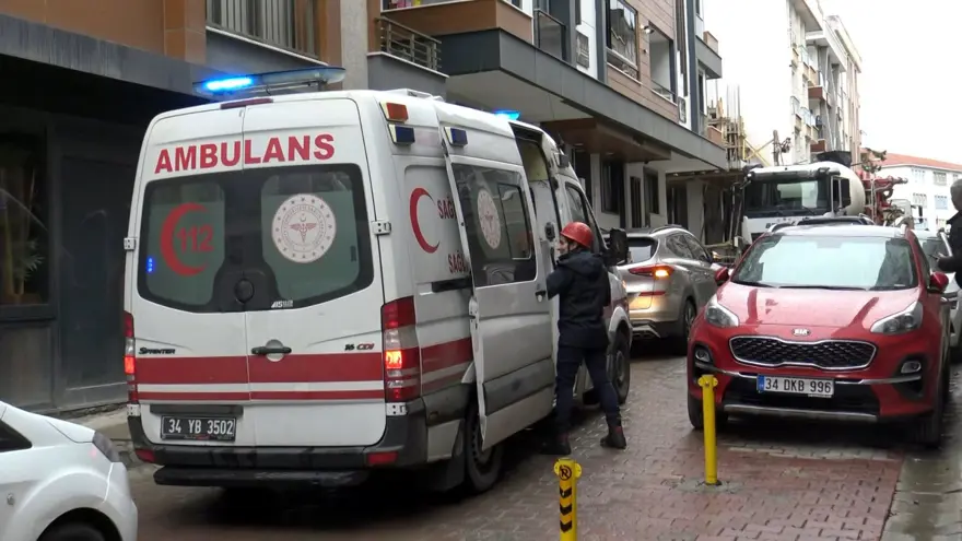 Beton mikseri evin duvarını deldi 5