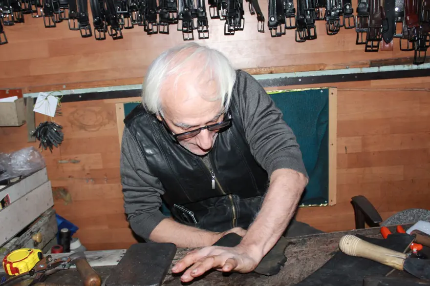 Mesleğe 10 yaşında başladı, yarım asırdır teknolojiye rağmen devam ediyor Mesleğe 10 yaşında başladı, yarım asırdır teknolojiye rağmen devam ediyor