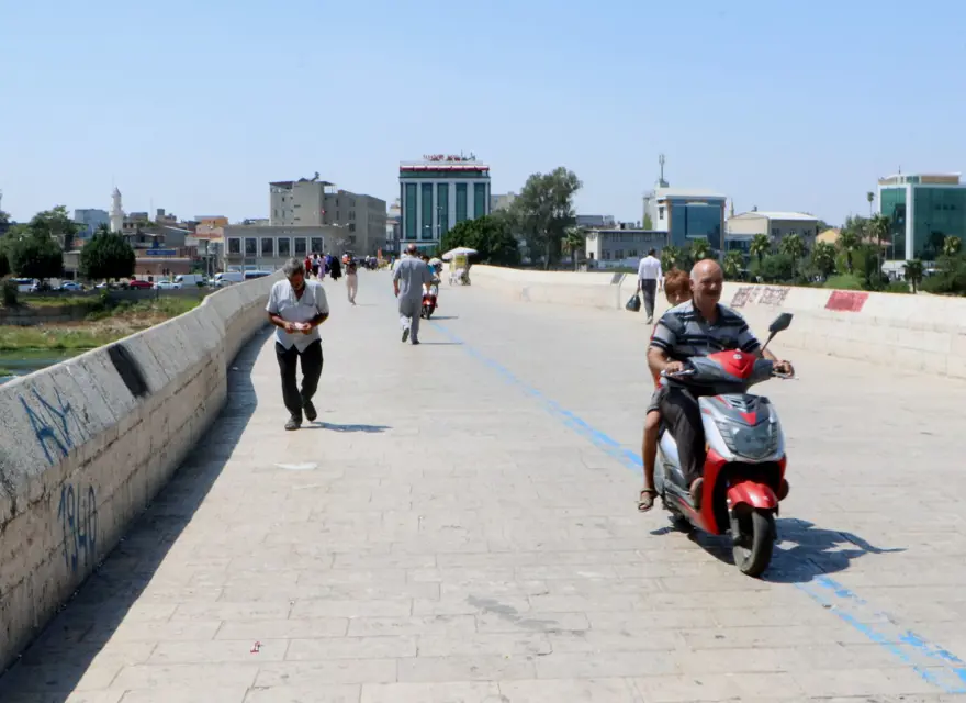 16 asırlık Taşköprü'nün sprey boya çilesi bitmiyor 7