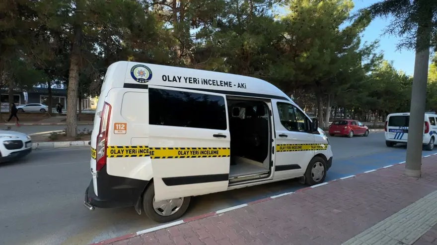 Durakta bekleyen kadına kurşun yağmuru 1 Durakta bekleyen kadına kurşun yağmuru 1