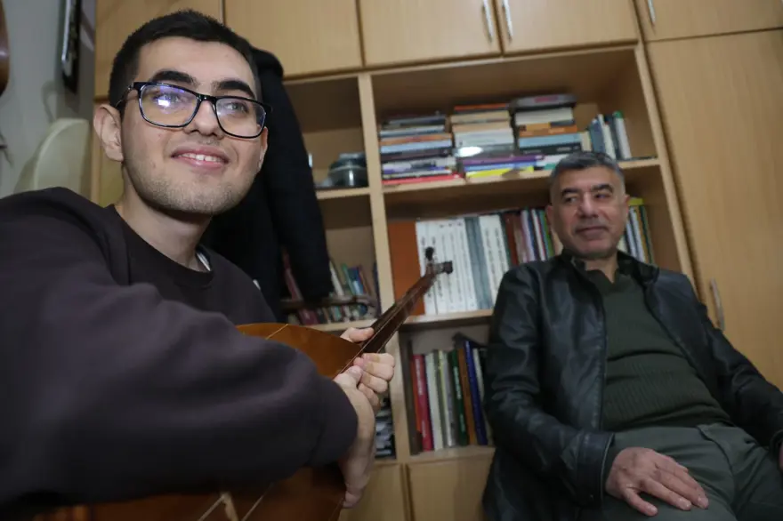 Bağlamanın teliyle hayallere yolculuk: Ömer'in ilham veren hikayesi 2