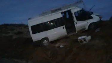 Freni boşalan minibüs devrildi: İkisi ağır dokuz yaralı