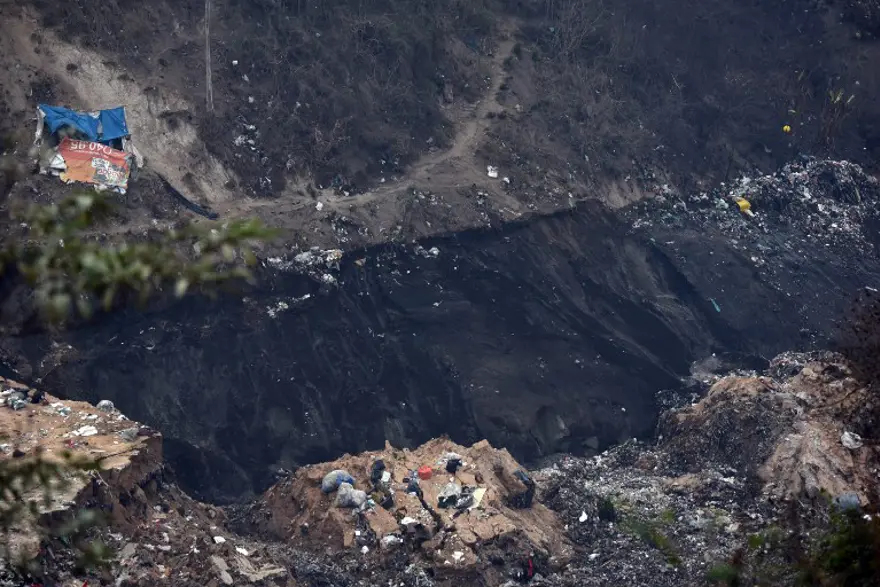 Guatemala'da çöp yığını göçtü: 3 ölü 4 Guatemala'da çöp yığını göçtü: 3 ölü 4