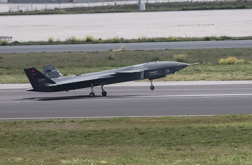 TCG ANADOLU'DAN İLK UÇUŞ 2025'TE 4 TCG ANADOLU'DAN İLK UÇUŞ 2025'TE 4