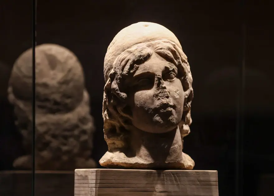 Apollon heykelleri ilk kez ziyaretçisiyle buluştu 10