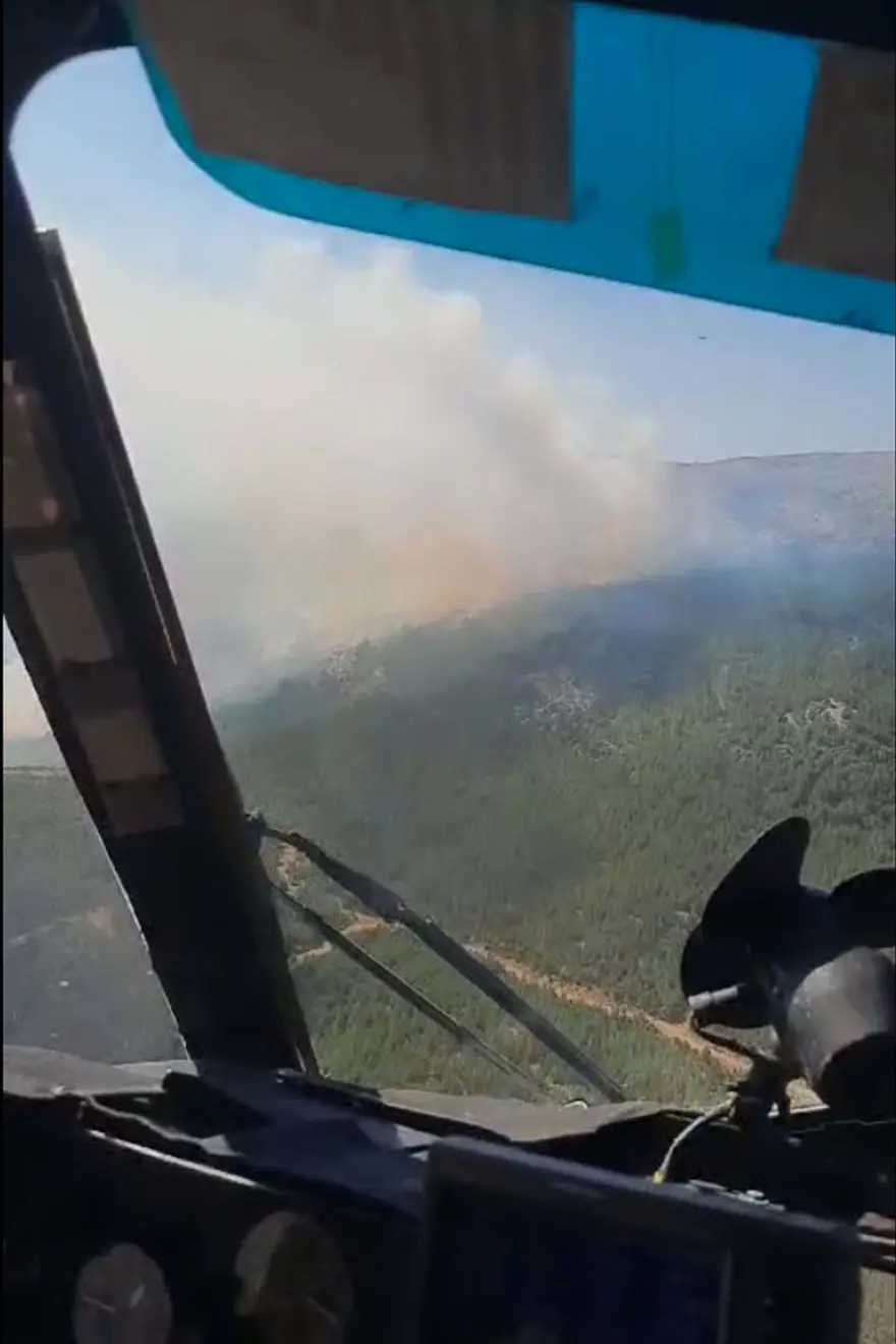 İzmir ve Balıkesir'de orman yangını: Bazı evler tahliye edildi 2 İzmir ve Balıkesir'de orman yangını: Bazı evler tahliye edildi 2