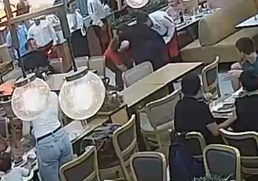 İzmir'de korkunç ihmal. Restorandaki "tereyağı şovu" 2 yaşındaki bebeği yaktı 2
