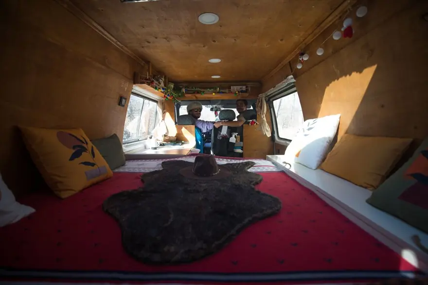 Otelimiz 5 değil milyon yıldızlı! Karavana dönüştürdükleri minibüsle Türkiye'yi geziyorlar 15