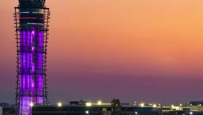 Sabiha Gökçen'de kontrol kulesi 8 Mart için aydınlatıldı