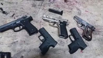 Aksu'da kaçak tabancalar yakalandı