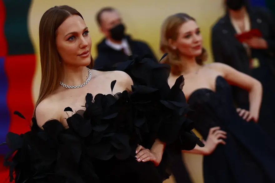 Meryem Uzerli Moskova Uluslarası Film Festivali'nin kırmızı halısında 6