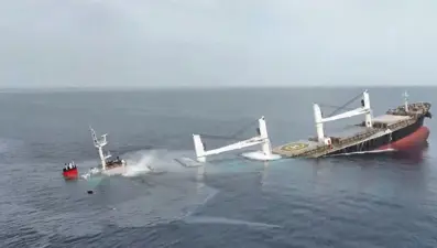 Husilerin batırdığı gemideki mürettebattan 10’u kurtarıldı