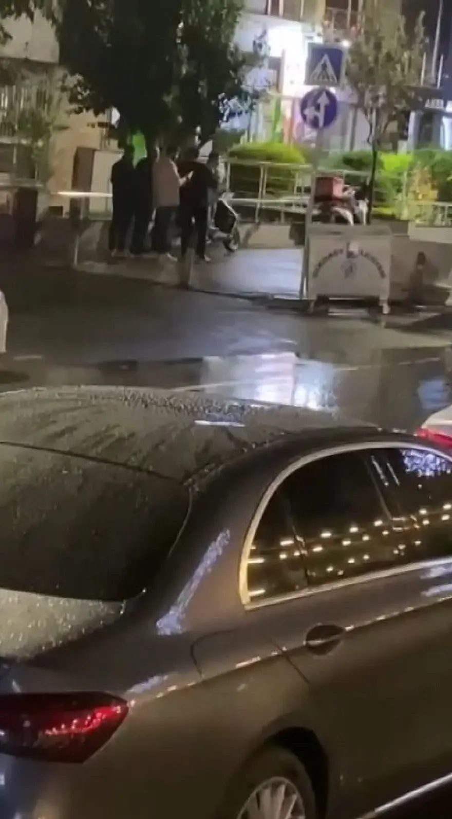 Bakırköy’de AVM önünde silahlı saldırı: Taksiden indiği andaateş açıldı 3 Bakırköy’de AVM önünde silahlı saldırı: Taksiden indiği andaateş açıldı 3