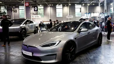 Tesla'nın değeri 1 trilyon doların altına indi