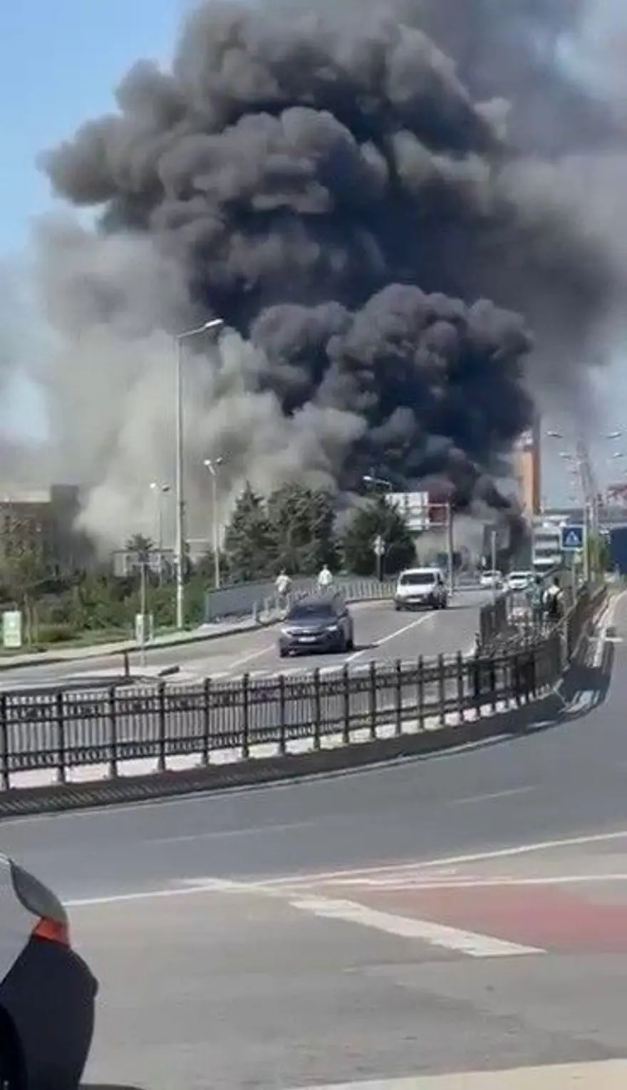 SONDAKİKA HABERİ: Tuzla’da yat imalathanesinde yangın 2