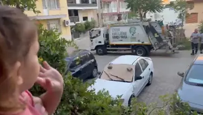 Her gün el salladığı temizlik işçilerinden İnci'ye sürpriz hediye