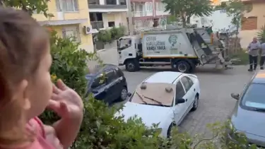 Her gün el salladığı temizlik işçilerinden İnci'ye sürpriz hediye