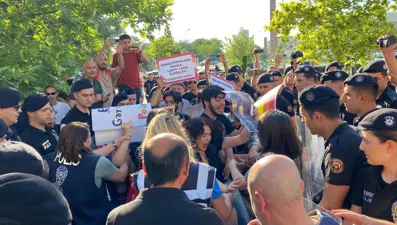 Eskişehir'de izinsiz gösteriye polis müdahalesi: 10 gözaltı