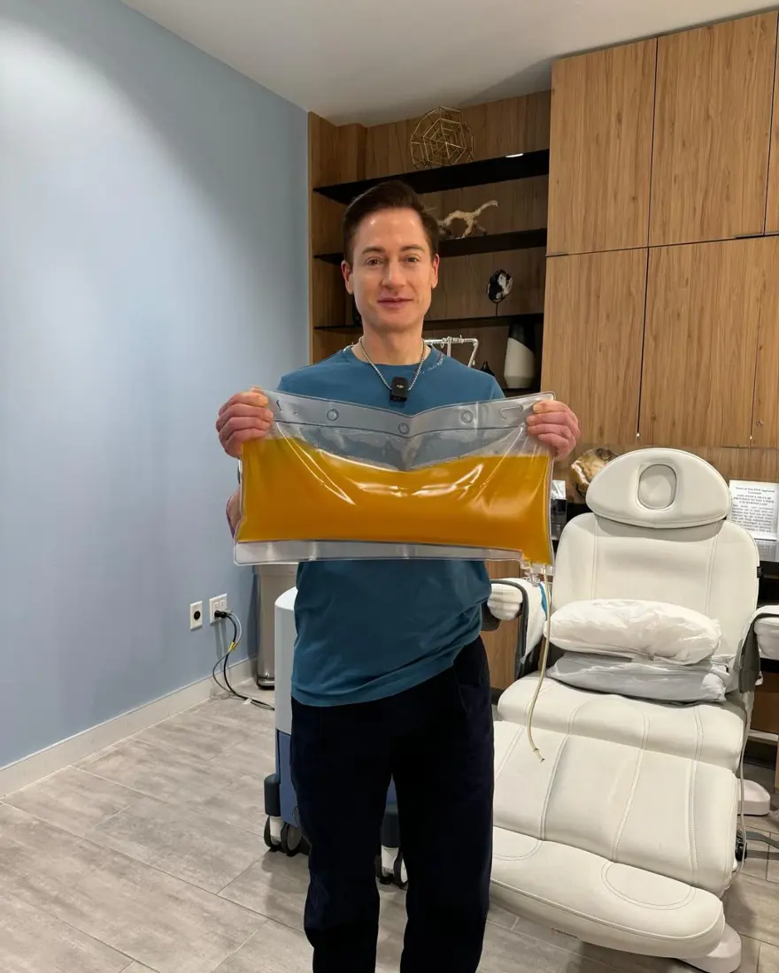 Ölmemek için yılda 2 milyon dolar harcıyor: Vücudundaki "sıvı altını" değiştirdi! Ölmemek için yılda 2 milyon dolar harcıyor: Vücudundaki "sıvı altını" değiştirdi!