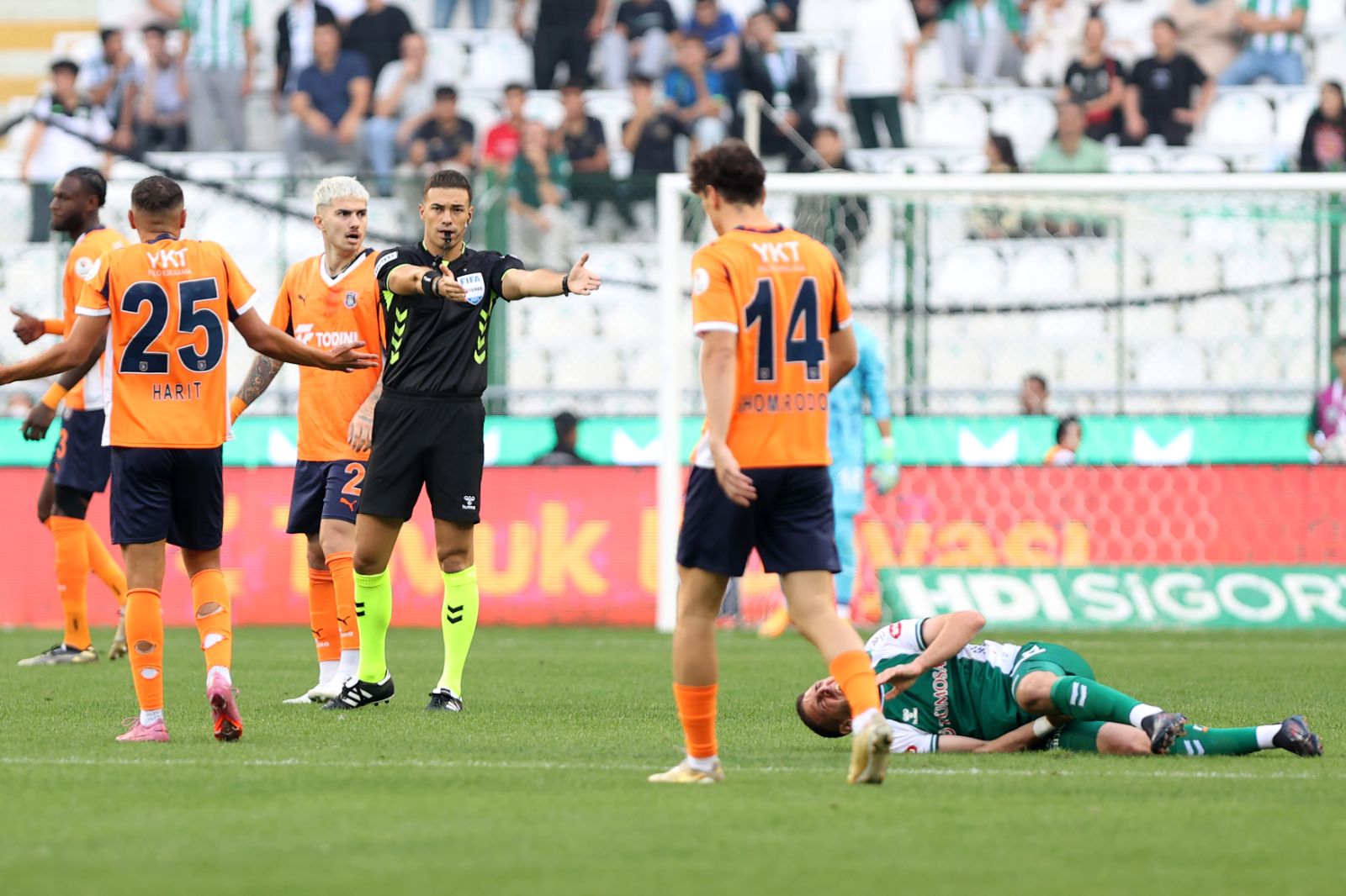 Başakşehir'den isyan: "Türk futbolu bu MHK ile devam edemez!"