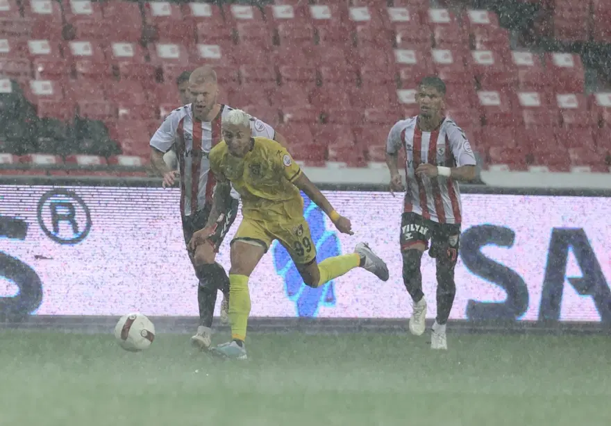Samsunspor - İstanbulspor maçı yağış nedeniyle ertelendi Samsunspor - İstanbulspor maçı yağış nedeniyle ertelendi