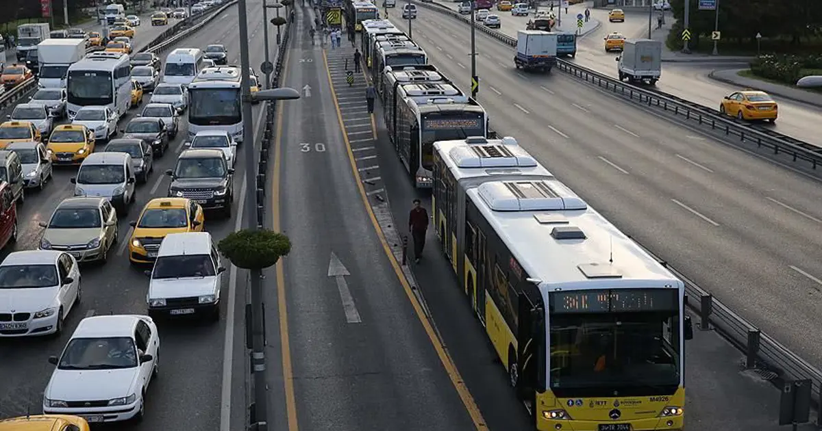 İstanbul'da metrobüslere özel günlerde FSM Köprüsü'nü kullanma izni