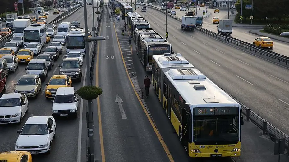 İstanbul'da metrobüslere özel günlerde FSM Köprüsü'nü kullanma izni