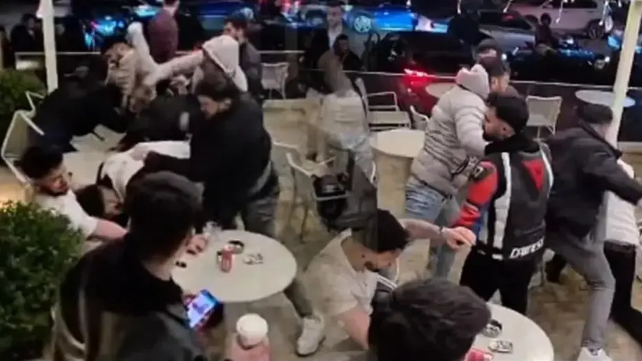 Kafe savaş alanına döndü: 9 şüpheli yakalandı
