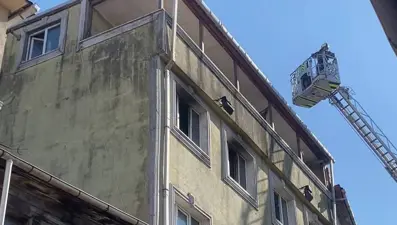 Fatih'te 5 katlı binada yangın