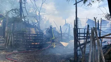 Osmaniye'de ahşap ev küle döndü
