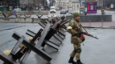 Yaklaşık 20 bin kişi Rusya’ya karşı savaşmak için Ukrayna’ya başvuru yaptı