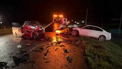 Çanakkale'de iki otomobil kafa kafaya çarpıştı: 3 ölü, 1 yaralı