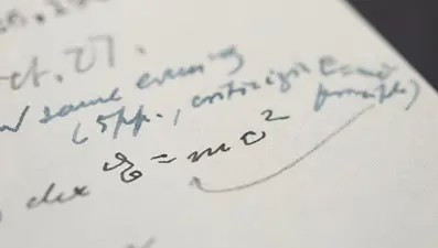 Albert Einstein'ın dünyayı değiştiren "E=mc2" formülünü içeren mektubu 1,2 milyon dolara satıldı