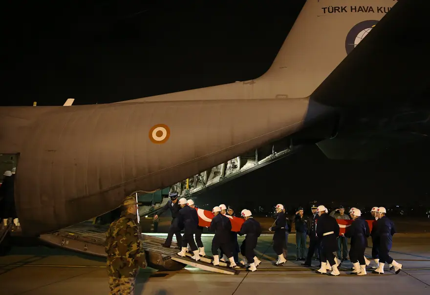 Çarşı iznine çıkan iki arkadaşın kaderi aynı oldu 16