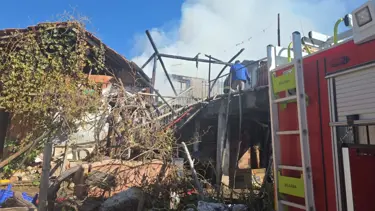 Kömür sobası evi yaktı