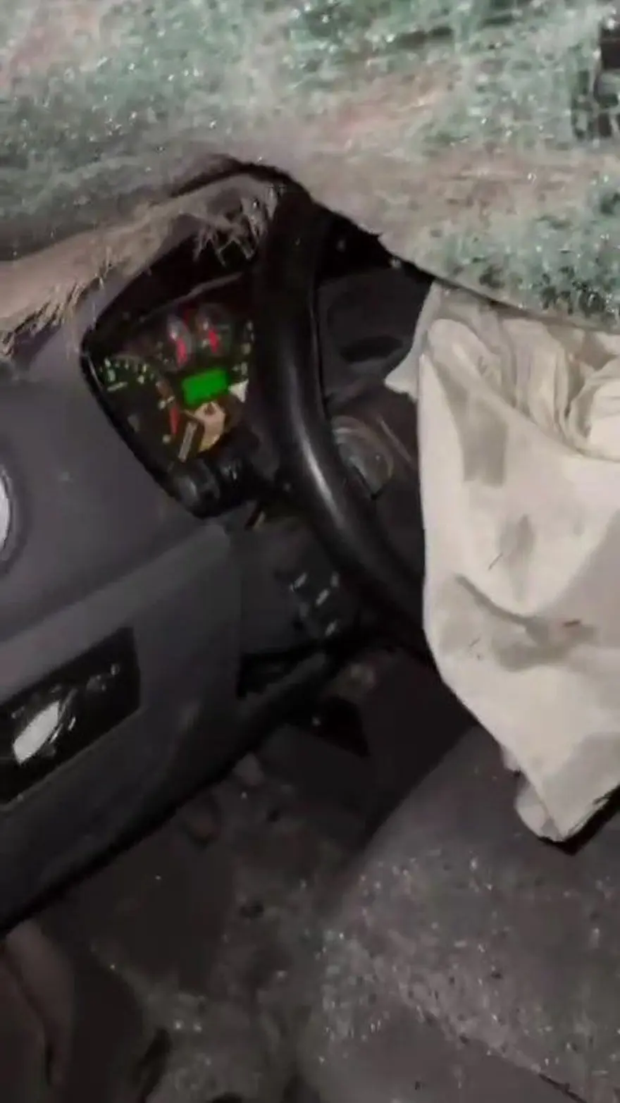 Mardin’de feci kaza: At ön camdan içeri girdi 1