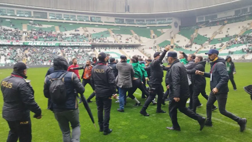 Bursa'da olaylı maç: Gözaltına alınan 9 kişi serbest 5 Bursa'da olaylı maç: Gözaltına alınan 9 kişi serbest 5