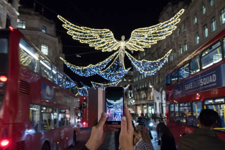 Londra sokakları Noel ve yılbaşı için süslendi 1 Londra sokakları Noel ve yılbaşı için süslendi 1