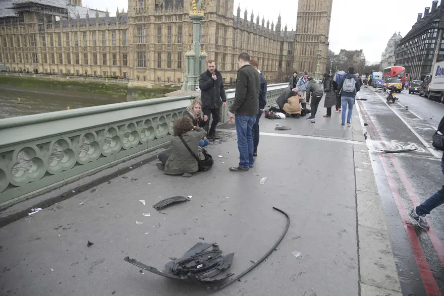 Londra'da silah sesleri (Olay yerinden ilk kareler) 3