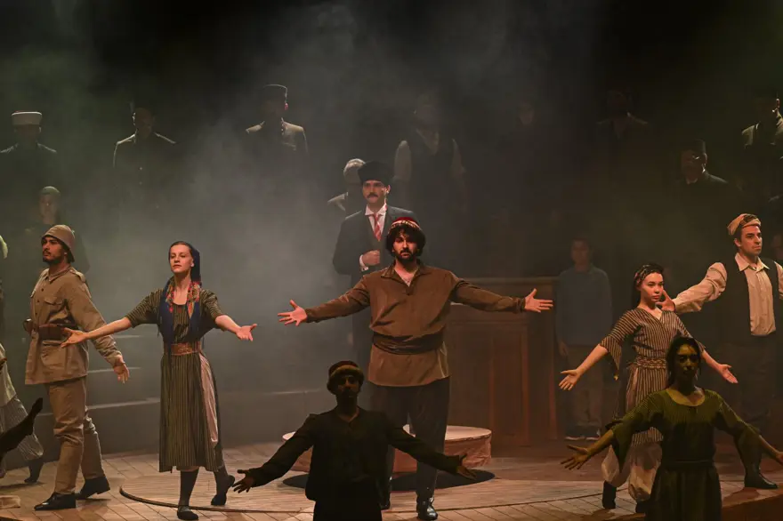 "Cumhuriyete Doğru" oyunu Ankara'da "perde" dedi 5 "Cumhuriyete Doğru" oyunu Ankara'da "perde" dedi 5