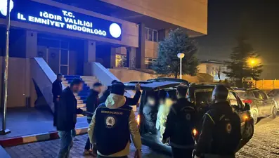 Bagajdan 10 kaçak göçmen çıktı