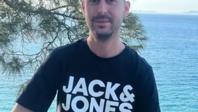 Mert'in feci ölümü: Ağaca çarpan araçta yaşamını yitirdi