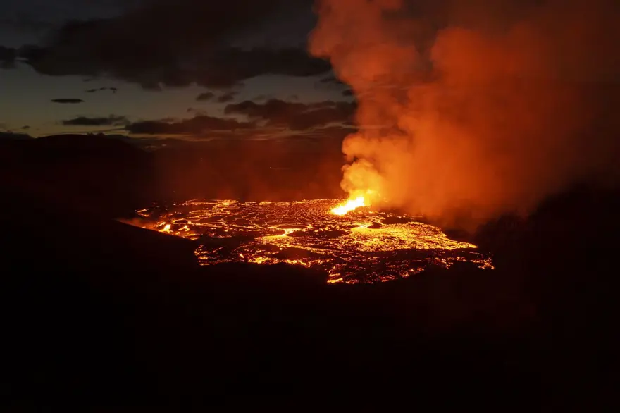 İzlanda'da volkan patlaması: Magma yeryüzüne çıktı 